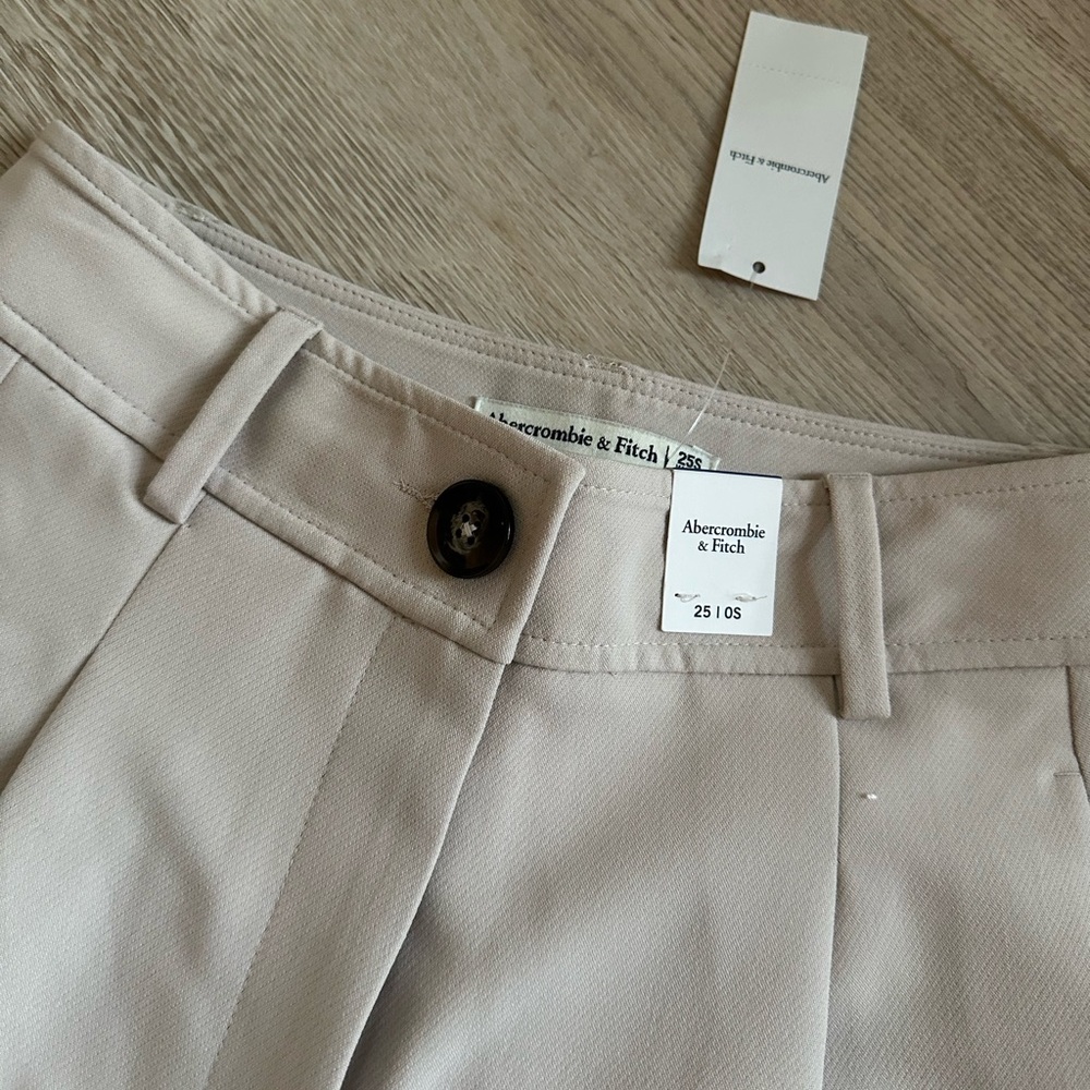 NWT Abercrombie & Fitch High Rise Taper Tailored Pant in Light Taupe 25 Short - Picture 5 of 6